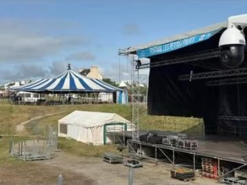 🎉 Partenaire officiel du festival Les Petites Folies, Voltstage veille à la sécurité de tous !
📸 Nos caméras sont en place pour garantir un événement serein...