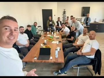Petite réunion technique avec nos équipes 👷‍♂️👷‍♀️Motivation au rendez-vous pour une rentrée pleine de projets !